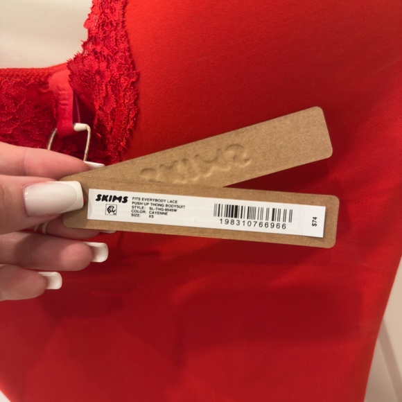 Skims Fits Everybody Lace Push-up Bodysuit - Picture 2 of 3